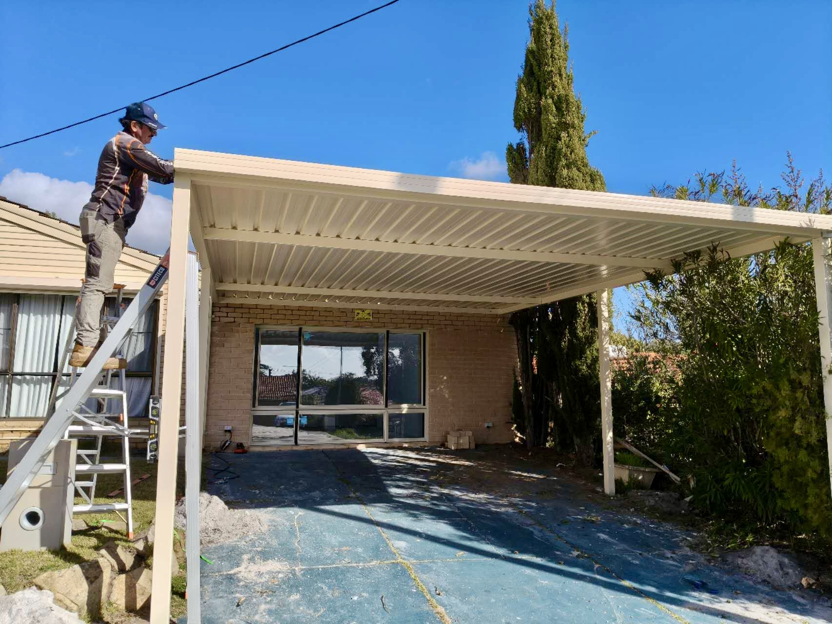 Flat-roof patio install
